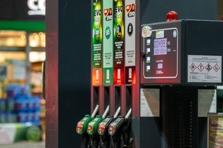 prahain.cz/byznys/pumpar-ridicum-za-zdrazeni-paliv-si-lide-zcasti-muzou-sami-26636.html